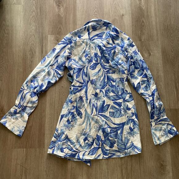 Rumer Amalfi blue & white bell sleeve collared wrap front mini linen blend dress - Picture 2 of 3